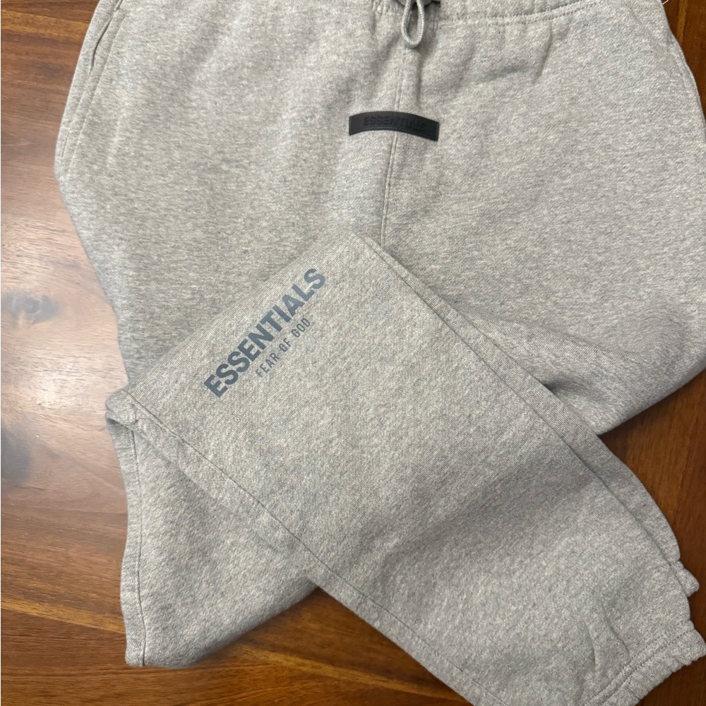 Essential Sweatpants - Picture 5 of 5